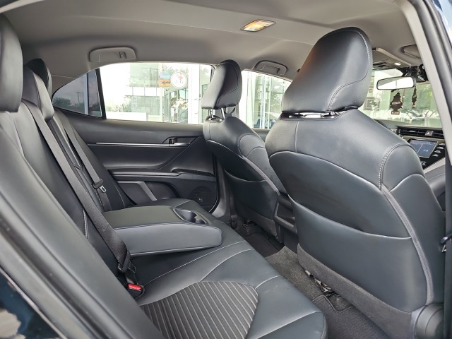 2019 Toyota Camry SE 13