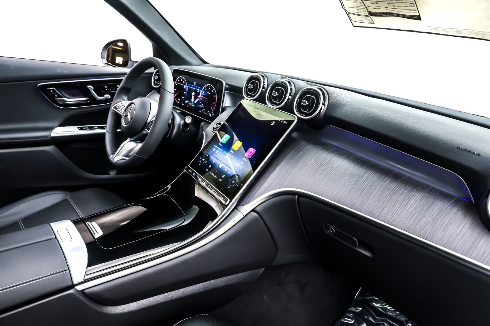 New 2026 Polar White Mercedes-Benz GLC 300 image 5