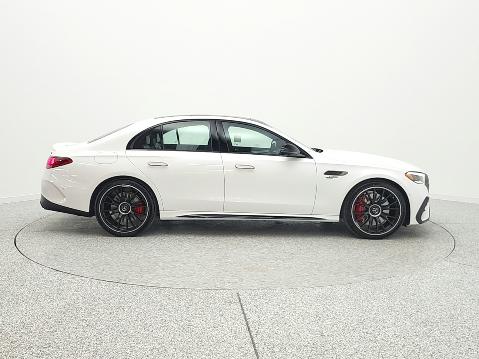 New 2026 MANUFAKTUR Moonlight White Metallic Mercedes-Benz AMG® E 53 E 4MATIC+ Sedan image 4