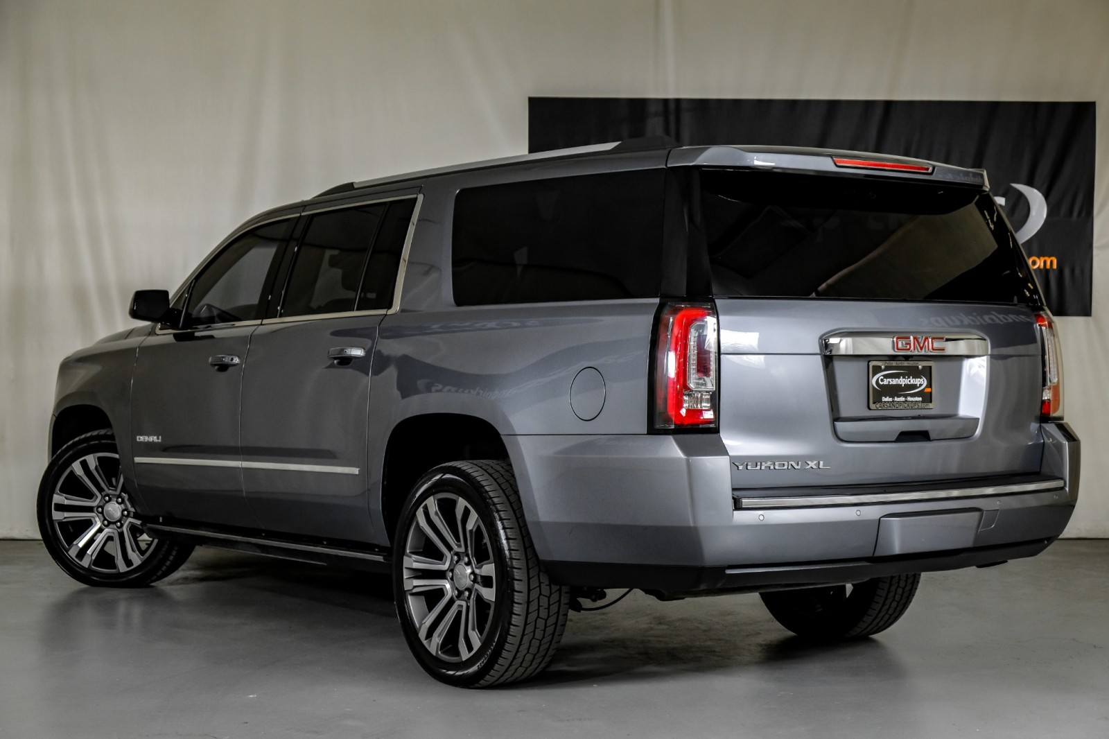 2020 GMC Yukon XL Denali 10