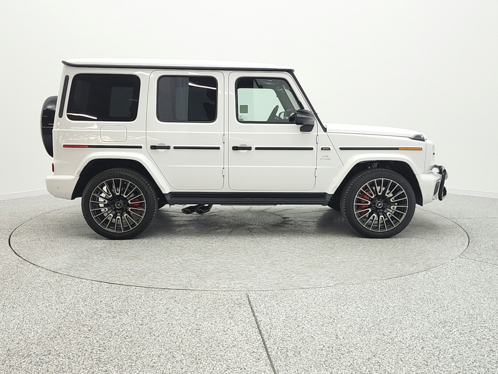 New 2026 MANUFAKTUR Moonlight White Metallic Mercedes-Benz AMG® G 63 image 4