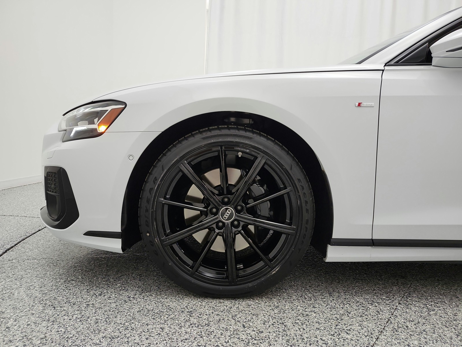 Used 2023 Glacier White Metallic Audi L 55 TFSI quattro image 18