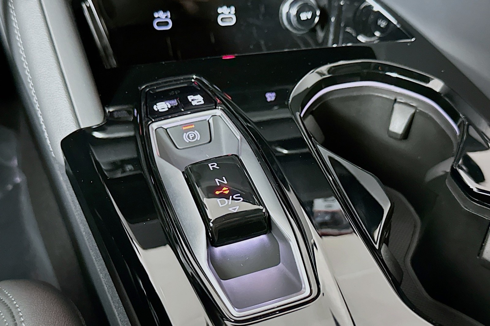 New 2025 Glacier White Metallic Audi Premium Plus image 7