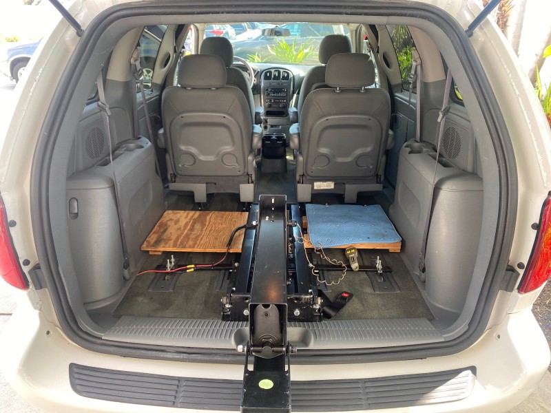 2006 Dodge Caravan SXT LOW MILES 28,367 1 OWNER HANDICAP LIFT in , 