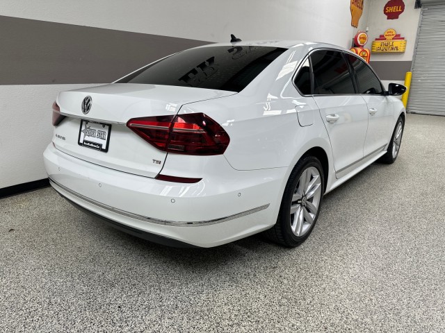 2017 Volkswagen Passat 1.8T SEL Premium in , 