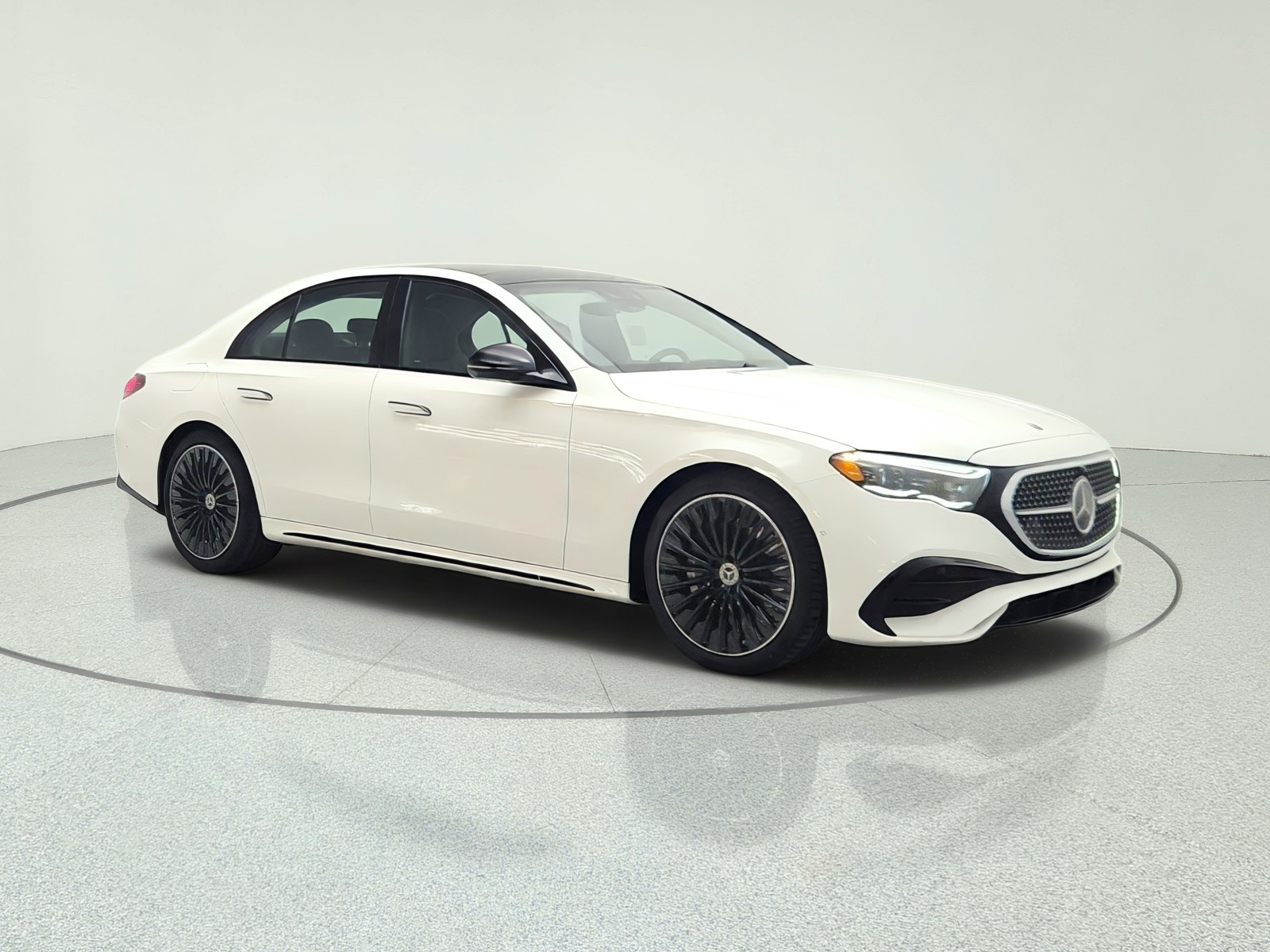 New 2027 Polar White Mercedes-Benz E 450 4MATIC® Sedan image 3