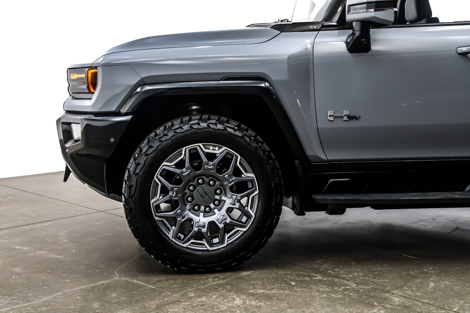 Used 2025 Meteorite Metallic (Grey) GMC e4WD Crew Cab 3X image 10