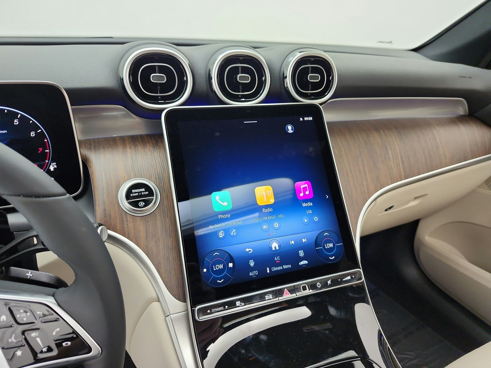 New 2027 Black Mercedes-Benz GLC 300 SUV image 10