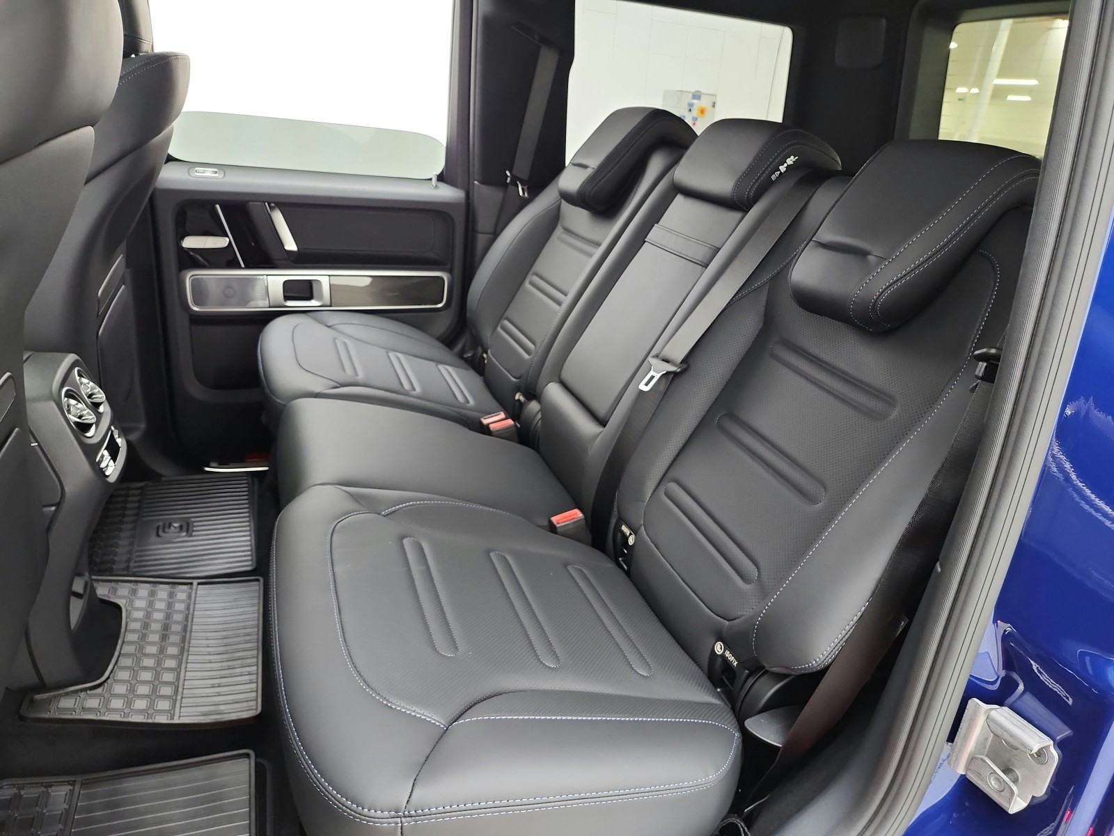 New 2027 Brilliant Blue Metallic Mercedes-Benz G 580e SUV image 11