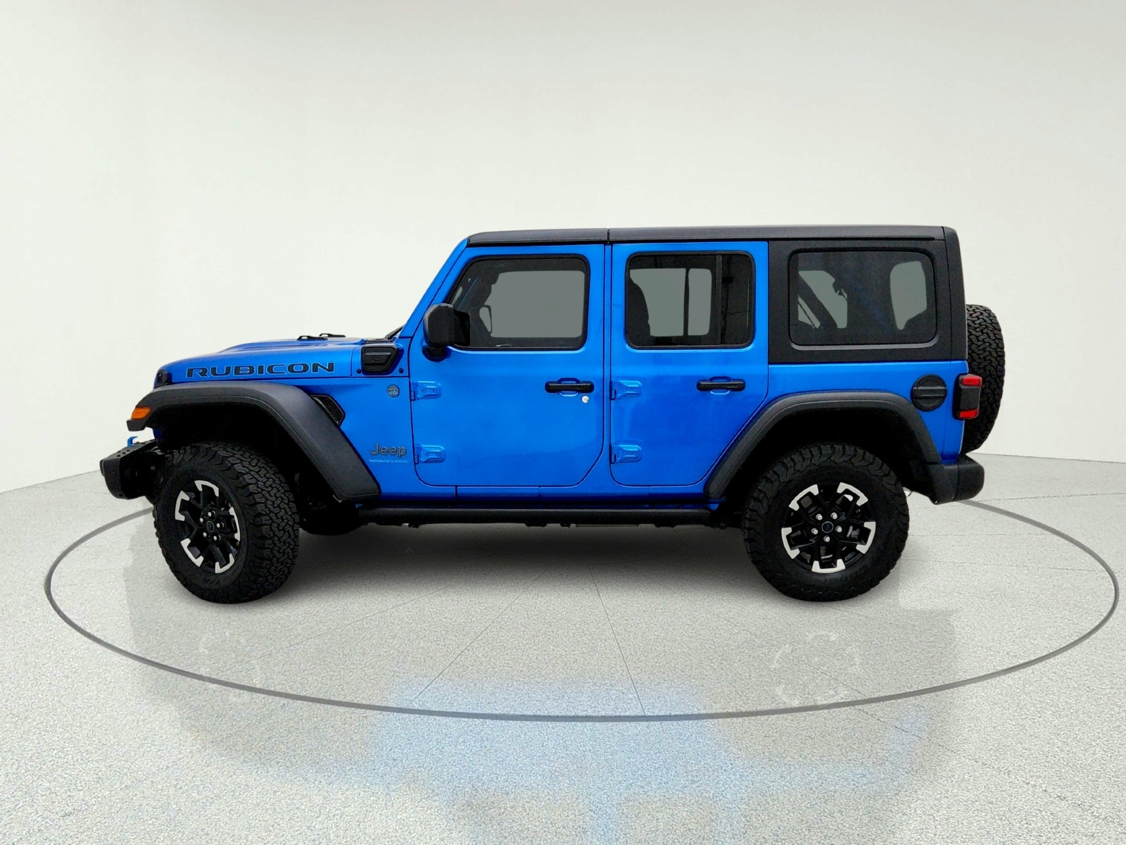 Used 2024 Hydro Blue Pearlcoat Jeep Rubicon image 14