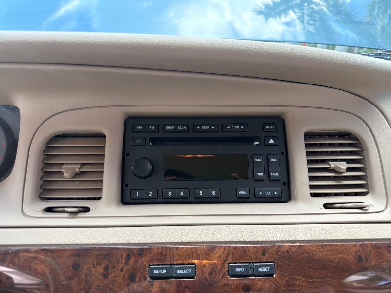 2007 Mercury Grand Marquis LS LOW MILES 52,599 1 OWNER in ,