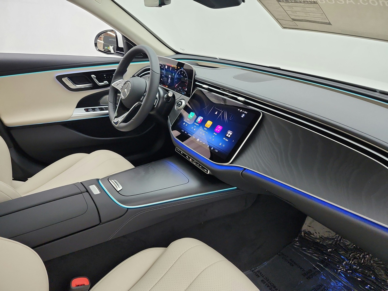 New 2027 MANUFAKTUR Moonlight White Metallic Mercedes-Benz E 450 4MATIC® Sedan image 15