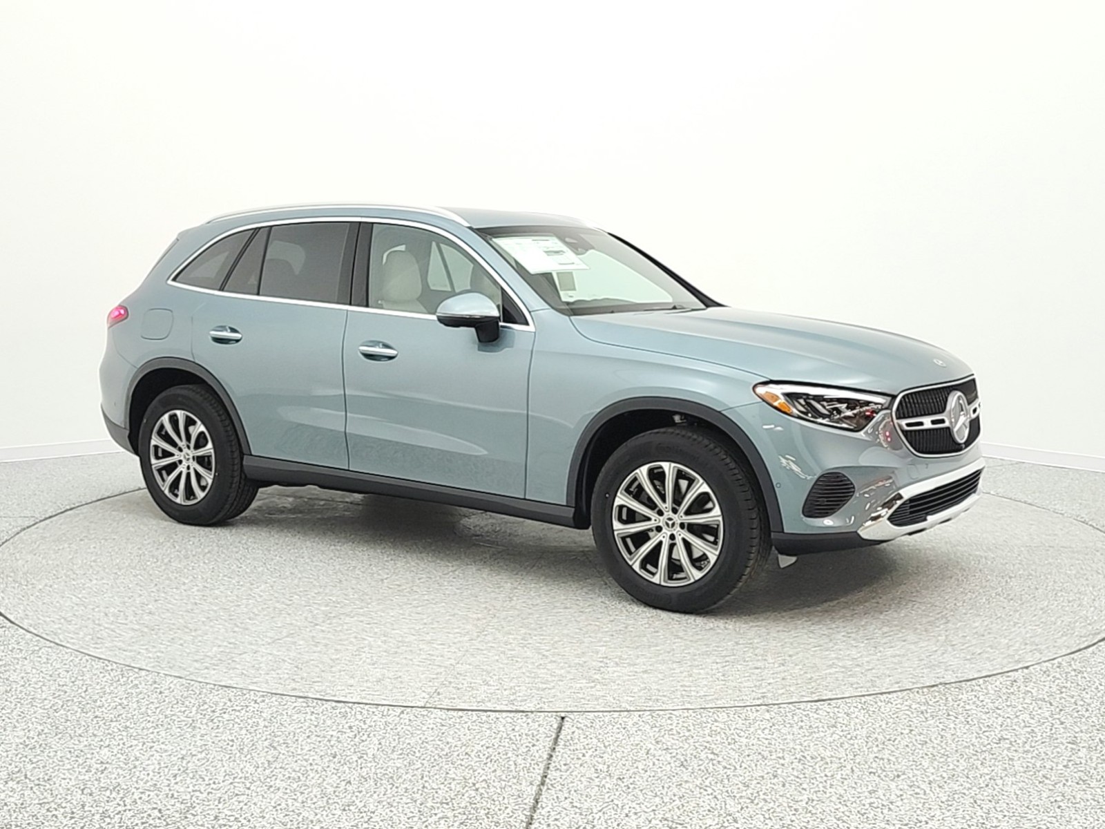 New 2026 Verde Silver Metallic Mercedes-Benz GLC 300 image 3