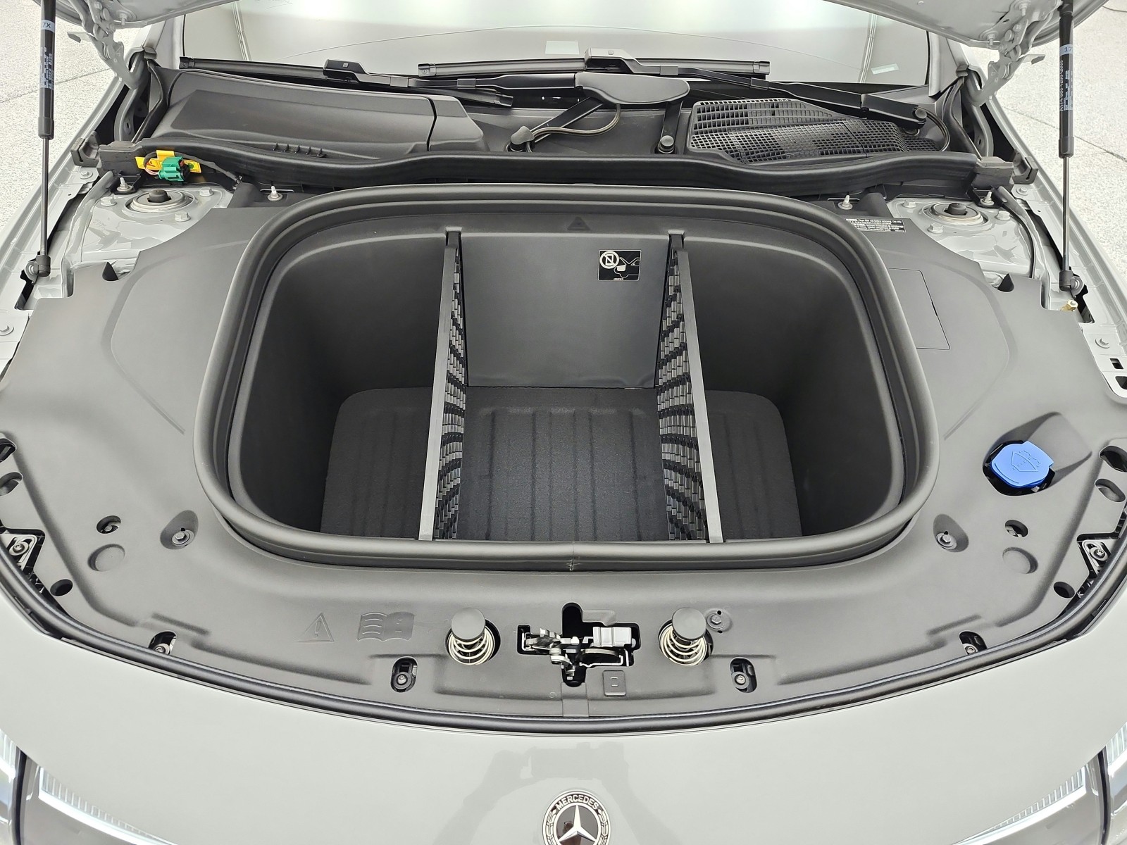 New 2027 MANUFAKTUR Alpine Grey Mercedes-Benz CLA 250+ Electric image 12