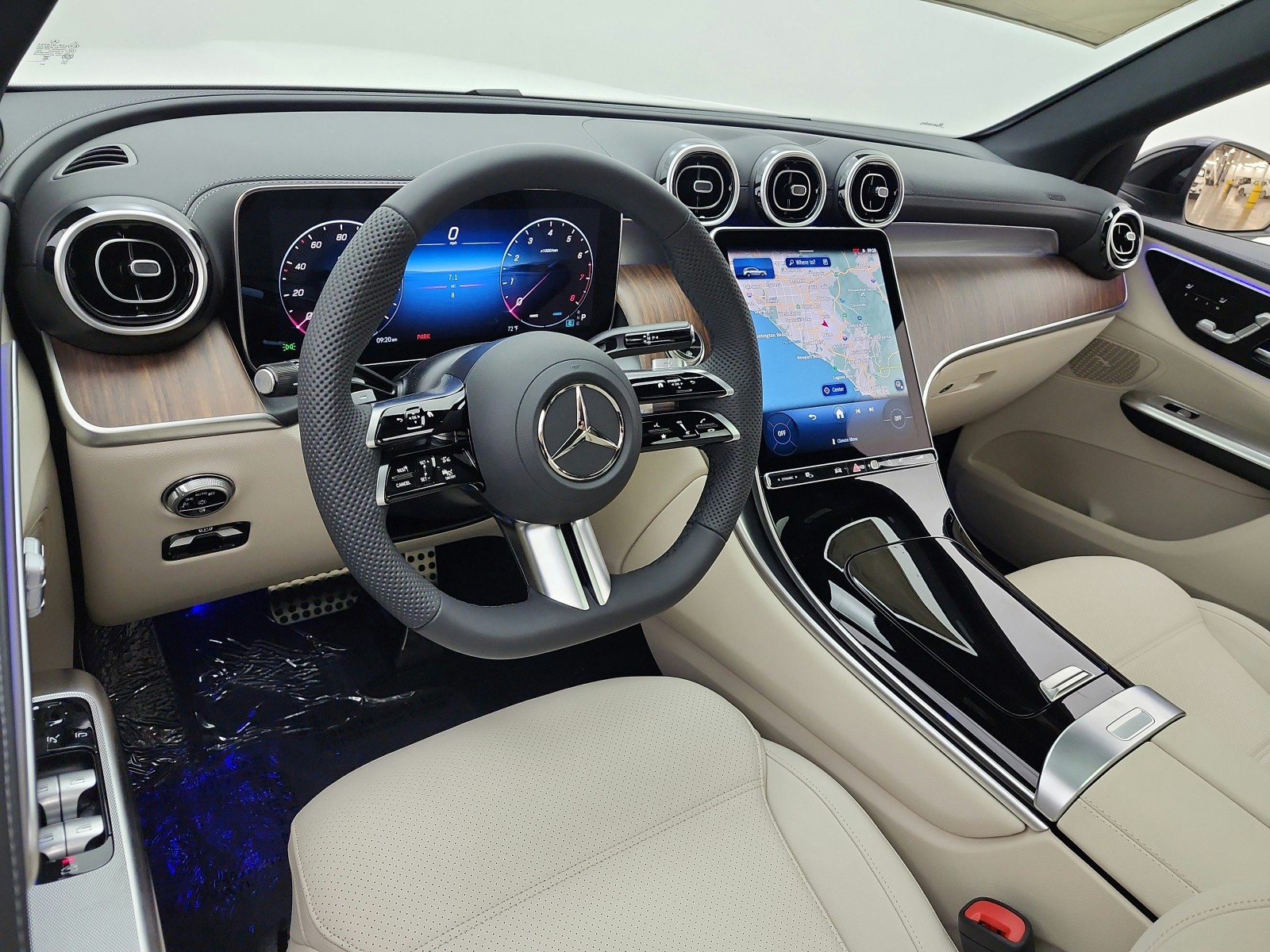 New 2027 Polar White Mercedes-Benz GLC 300 SUV image 9