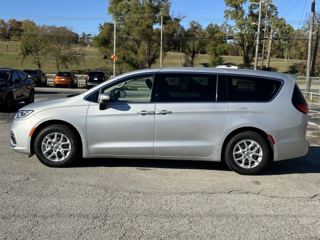 2023 Chrysler Pacifica Touring L 6