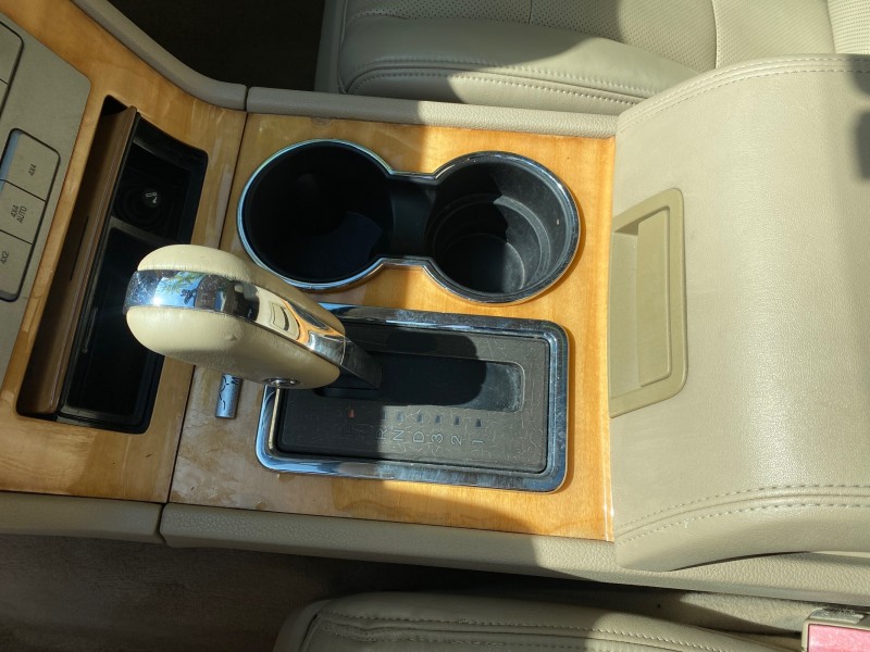 2010 Lincoln Navigator 4WD SUNROOF LOW MILES 31,209 in , 