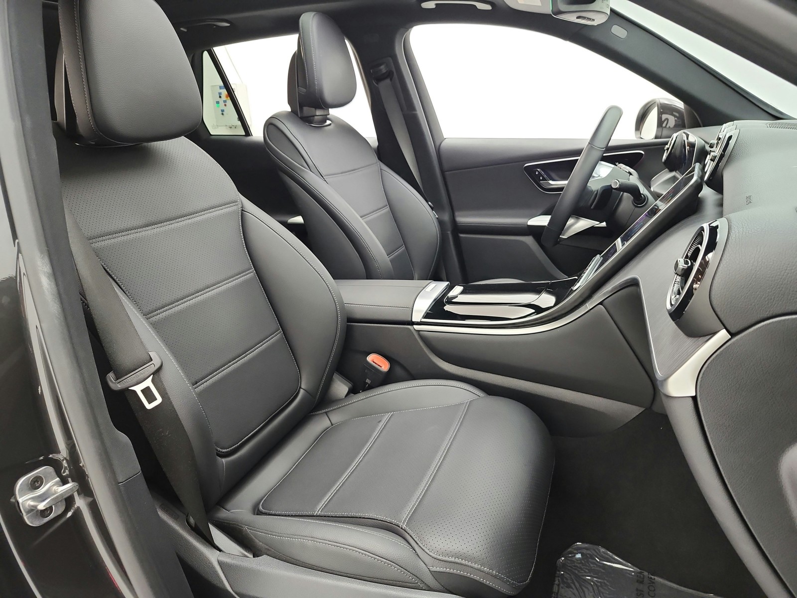 Certified Used 2026 Graphite Grey Metallic Mercedes-Benz GLC 300 SUV image 20