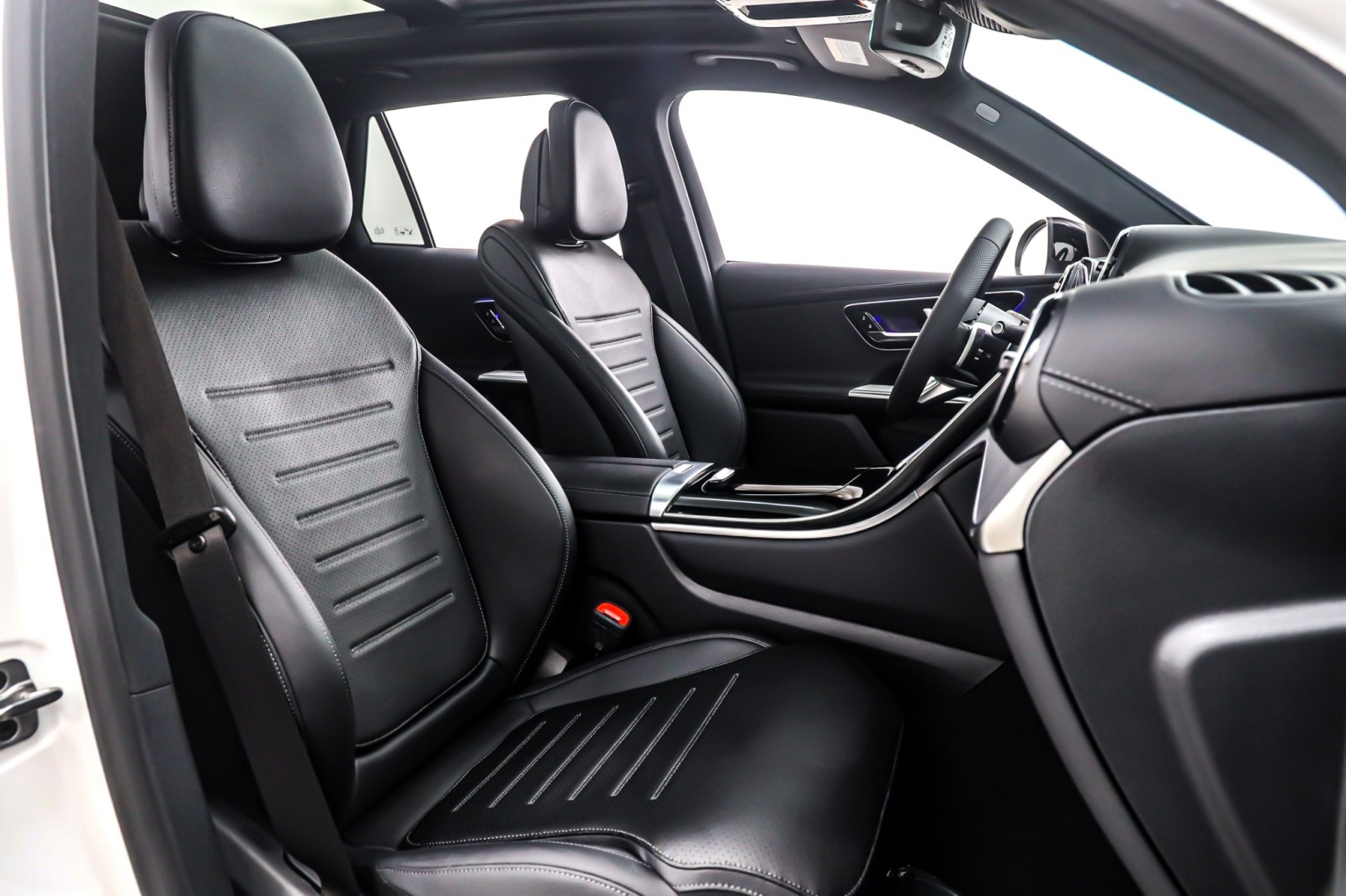 New 2026 Polar White Mercedes-Benz GLC 300 SUV image 7