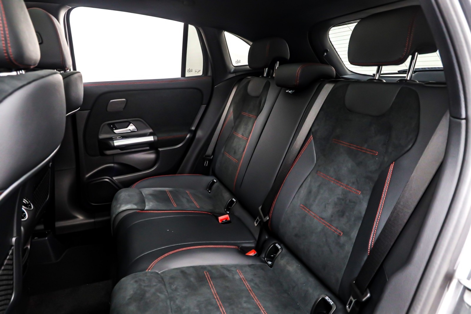 New 2026 Mountain Grey Metallic Mercedes-Benz GLA 250 image 8