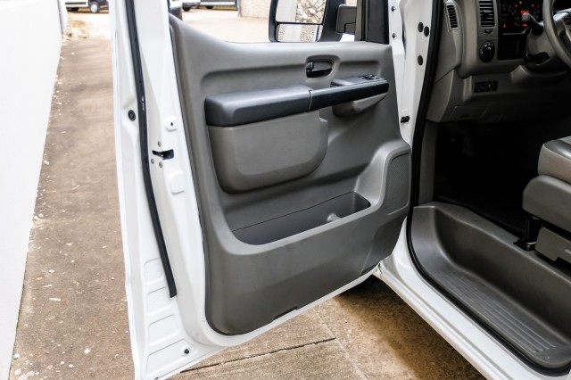 2019 Nissan NV Cargo S 31