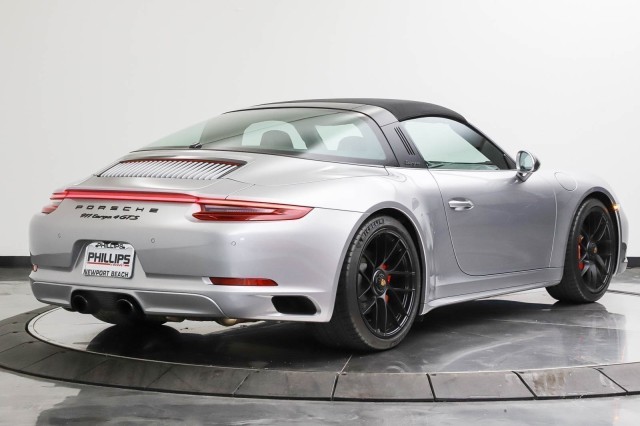 2019 Porsche 911 4 GTS 12