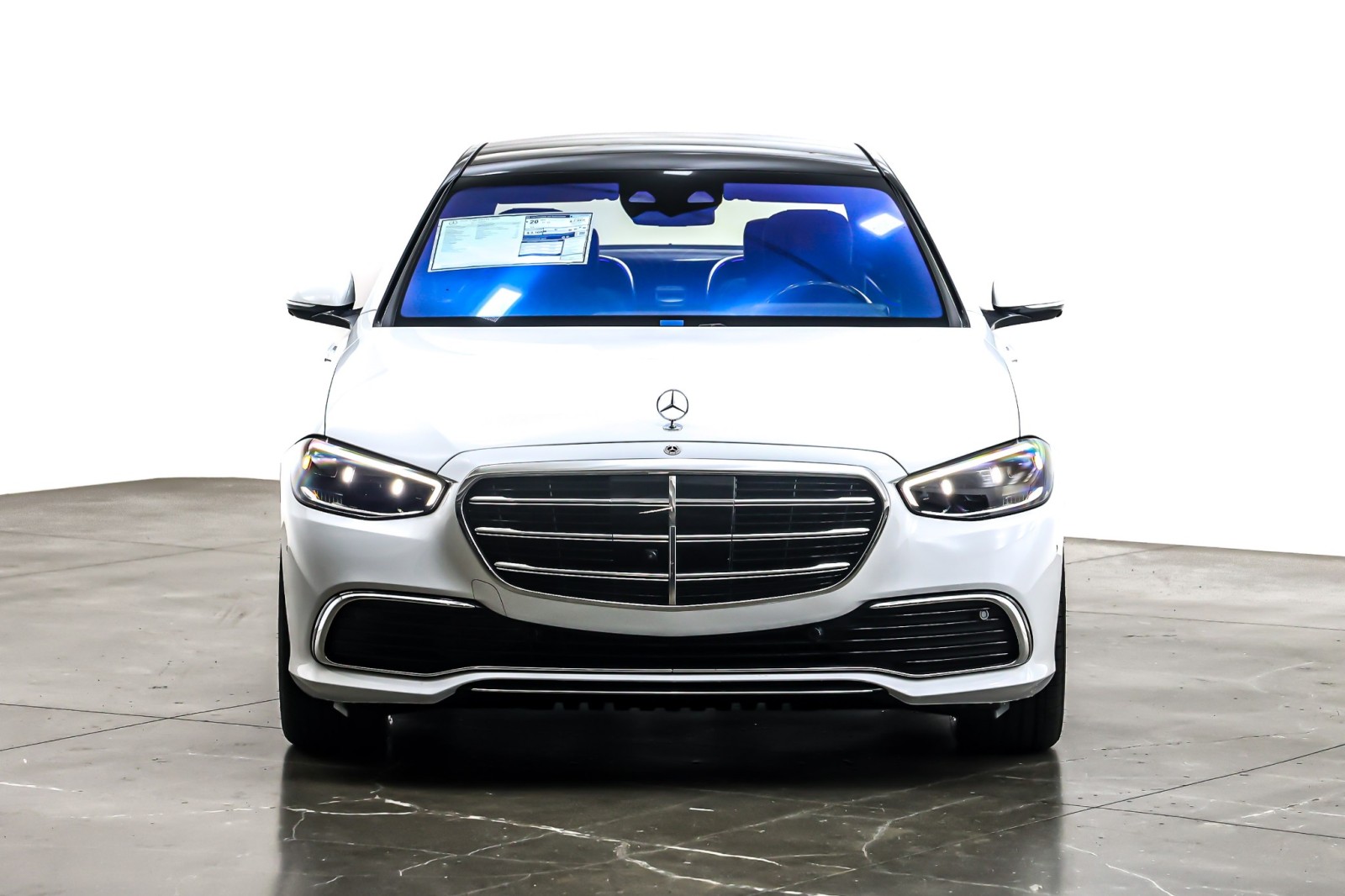 New 2026 MANUFAKTUR Moonlight White Metallic Mercedes-Benz S 580 4MATIC® Sedan image 2
