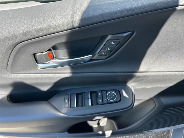 ToyotaPrius Plug-In Hybrid12