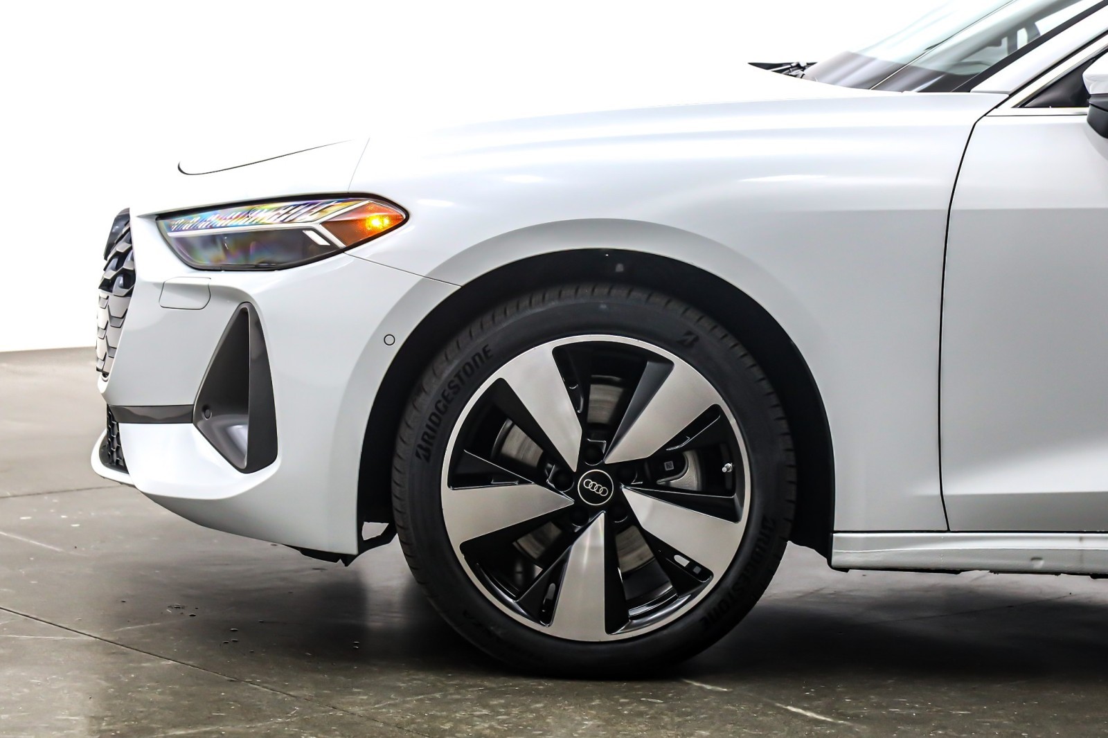 New 2025 Glacier White Metallic Audi Premium Plus 2.0 TFSI quattro image 10