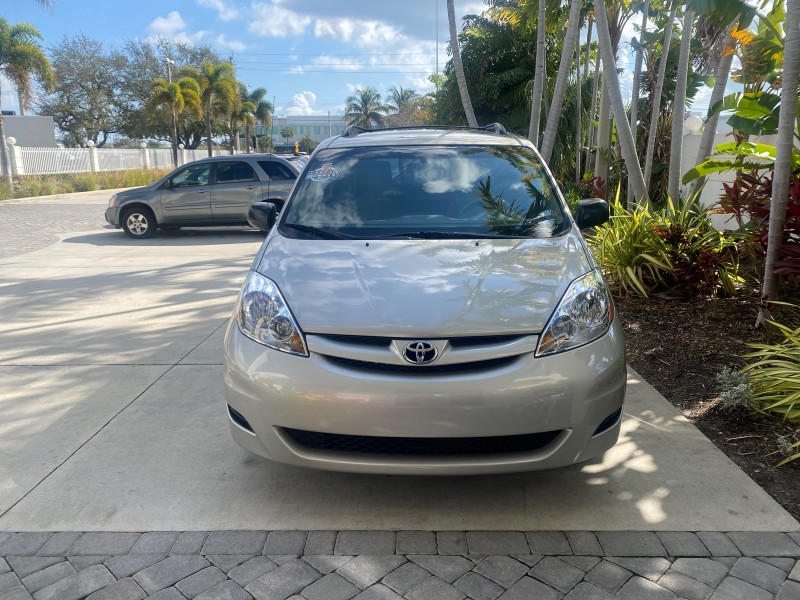 2010 Toyota Sienna LE LOW MILES 41,871 1 OWNER 7 PASSENGER in , 