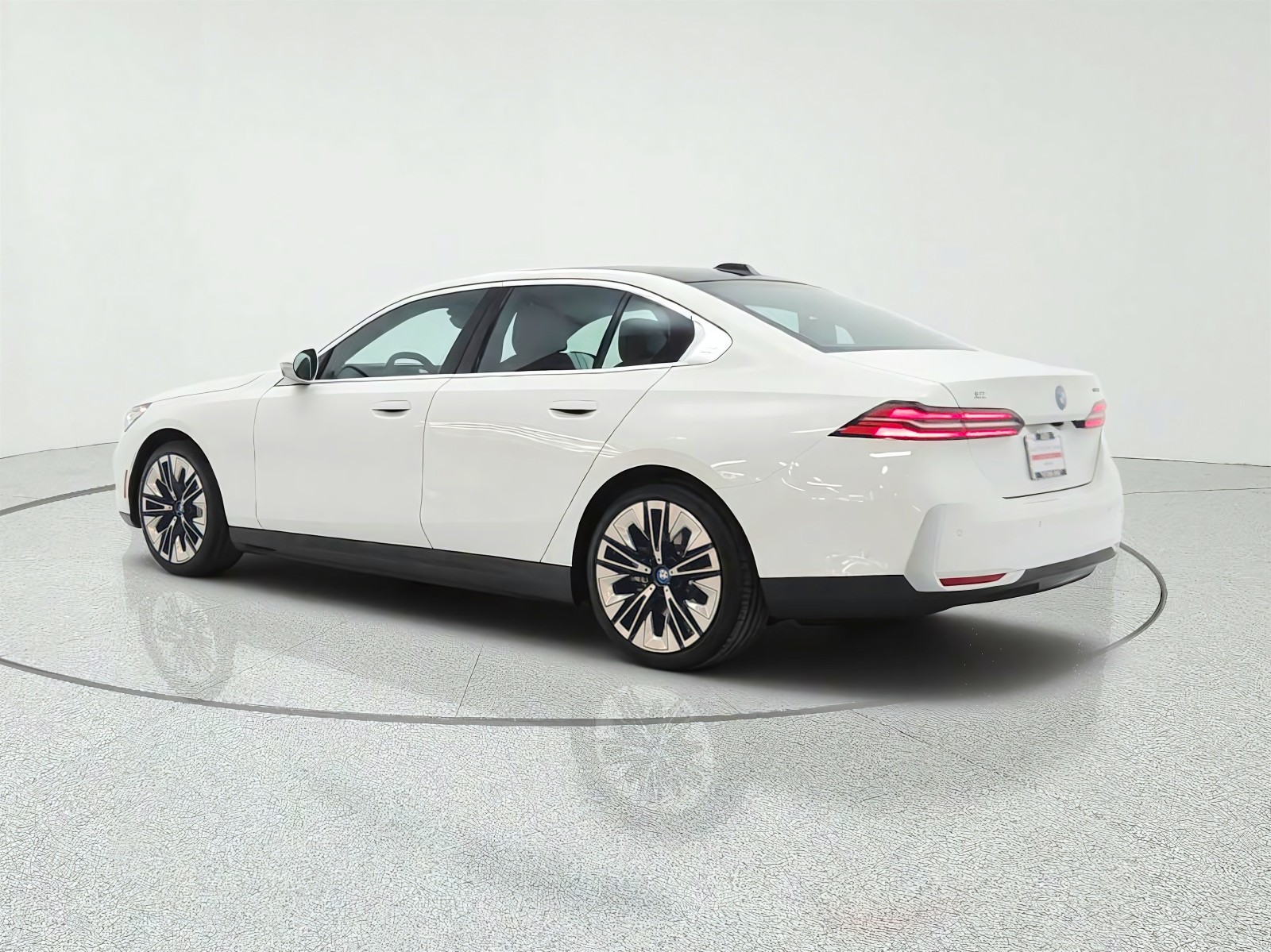 Used 2025 Alpine White BMW xDrive40 image 7