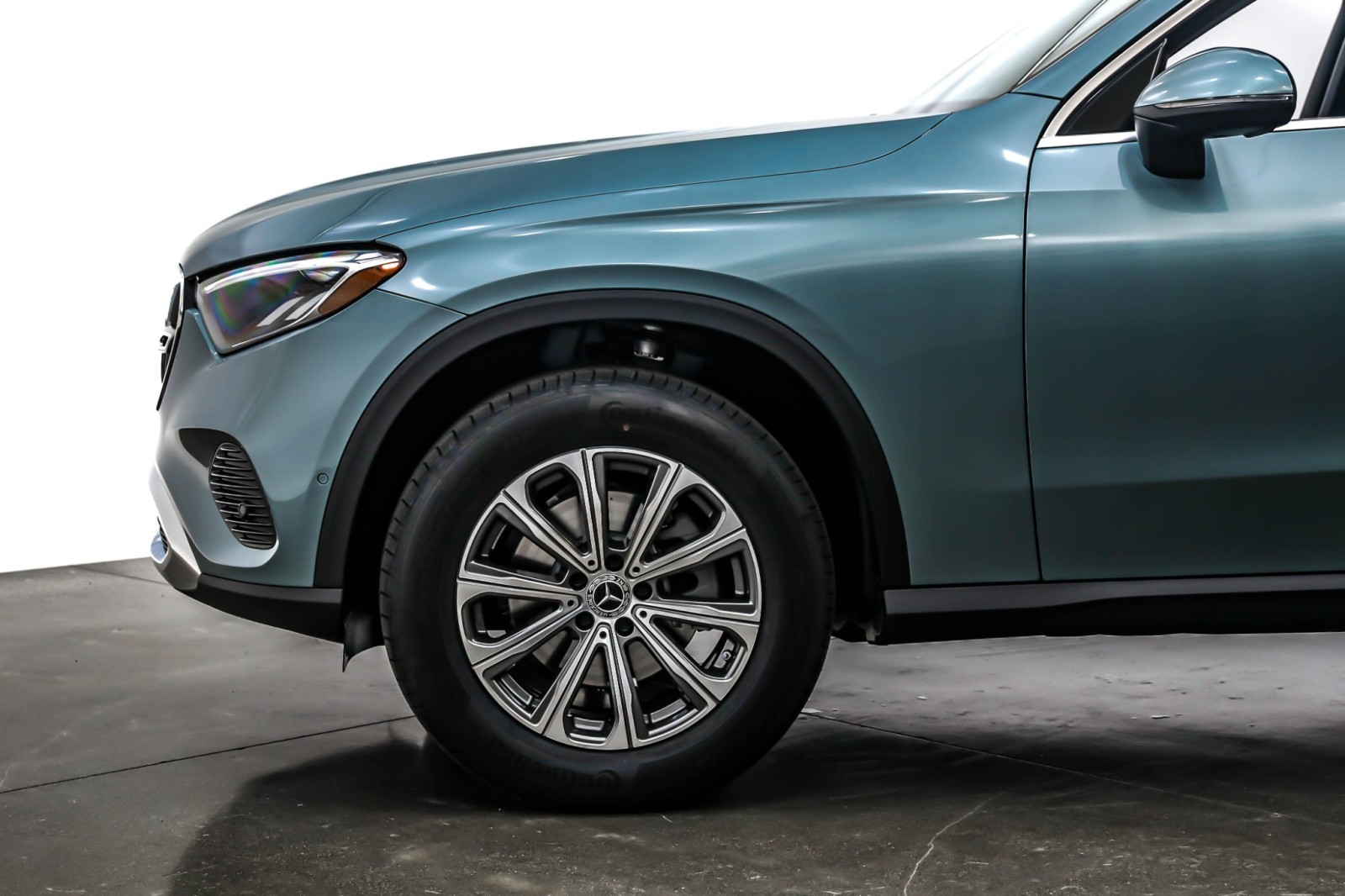 New 2026 Verde Silver Metallic Mercedes-Benz GLC 300 image 10