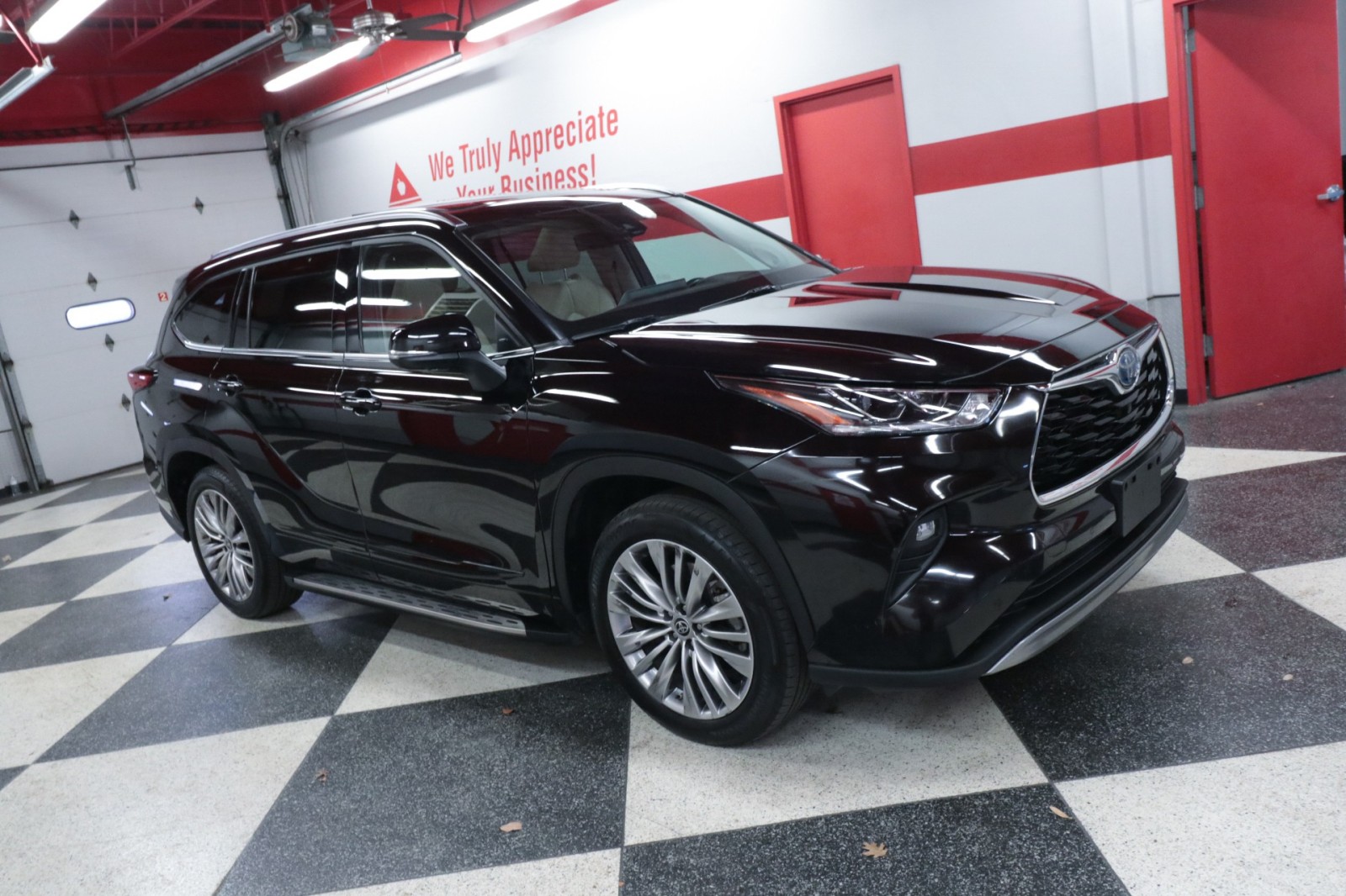 Used Car 2022 Toyota Highlander  Hybrid Platinum For Sale Under $40,000 In Austin, Texas