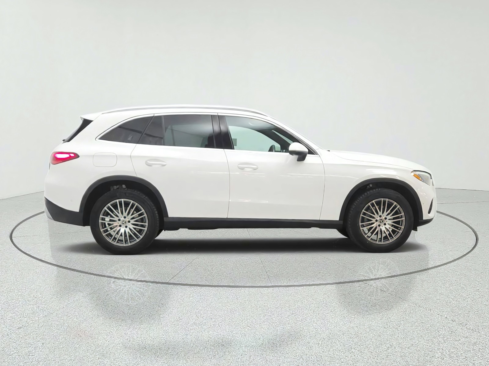 New 2027 Polar White Mercedes-Benz GLC 300 SUV image 4