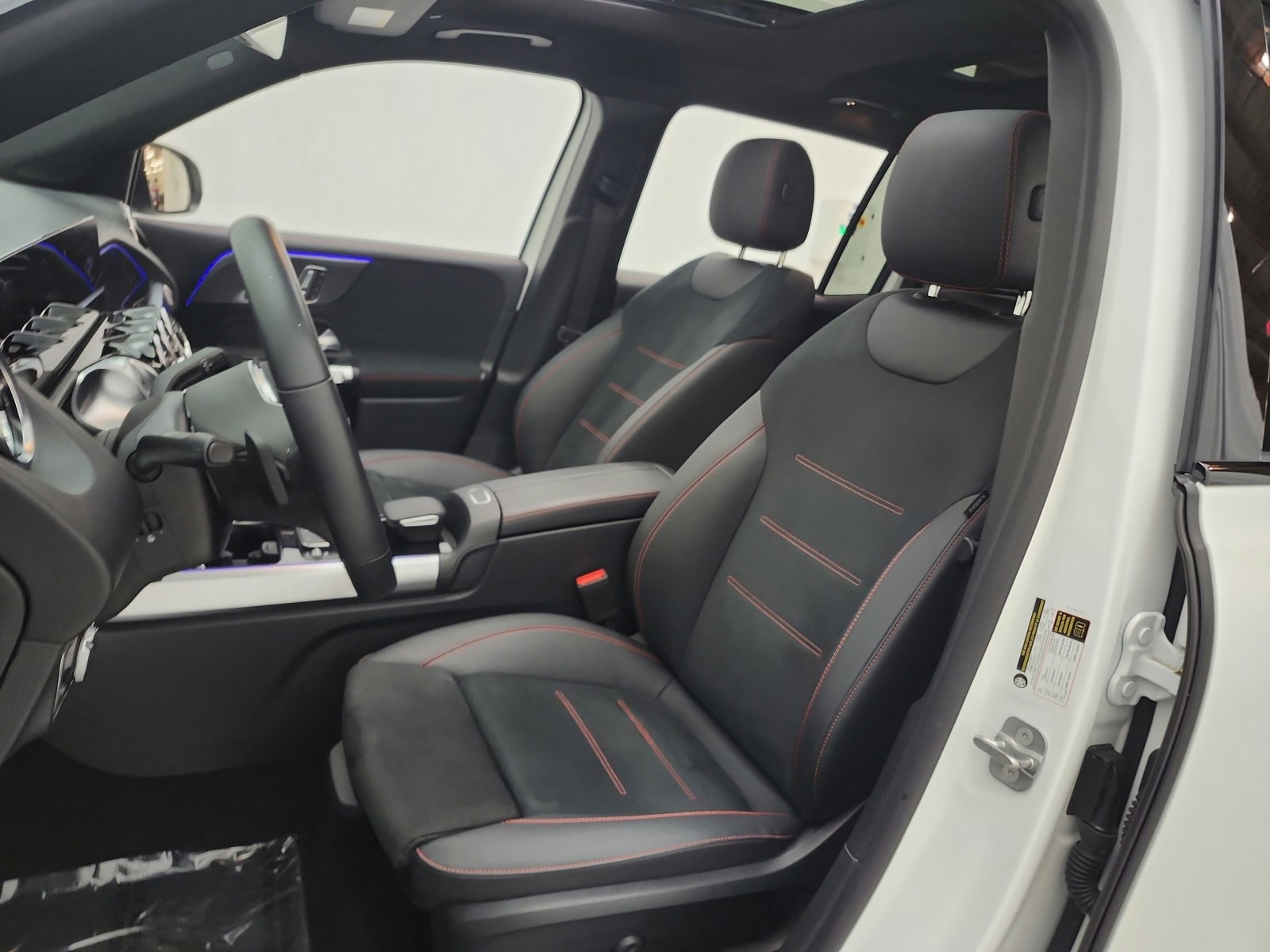 Used 2023 Polar White Mercedes-Benz GLB 250 SUV image 10