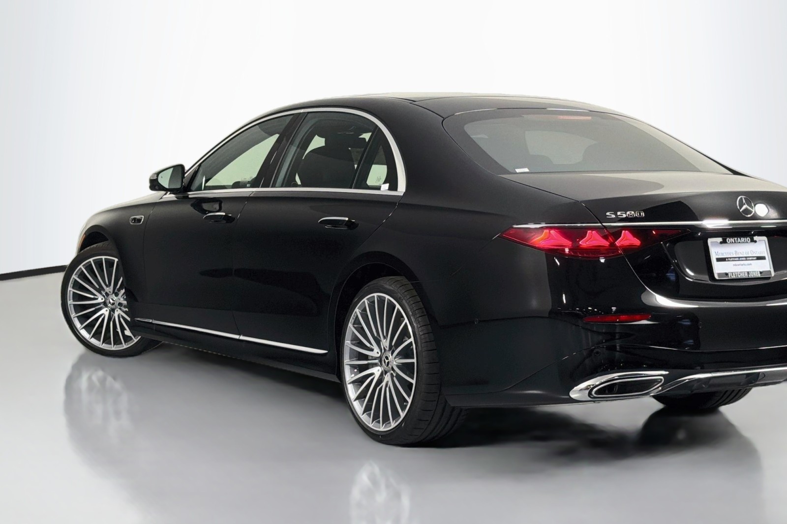 New 2027 Obsidian Black Metallic Mercedes-Benz S 580 4MATIC® Sedan image 16