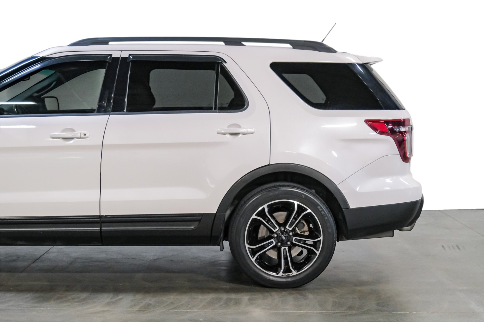 2015 Ford Explorer 4WD Sport 401Apkg PanoRoof PremiumAlloys 3rdRowSeat 11