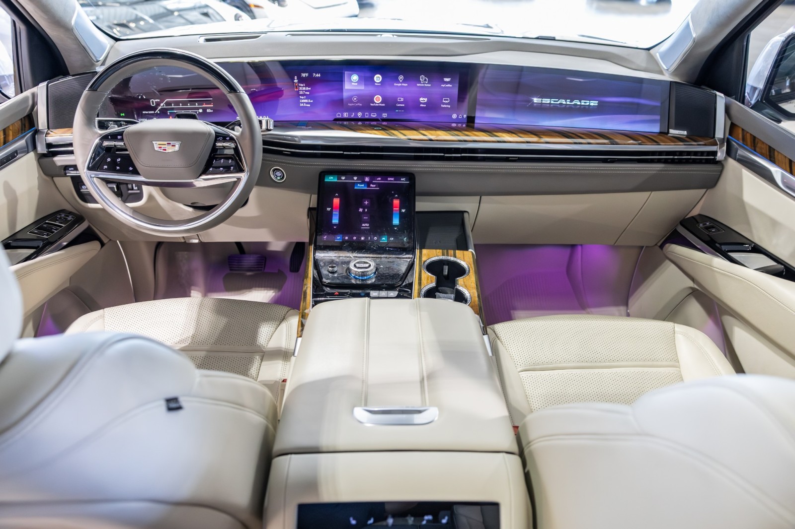 Used Car 2025 Cadillac Escalade  4wd Sport Platinum - 24 Inch Wheels - Crystal White Paint For Sale Under $120,000 In Boerne, Texas