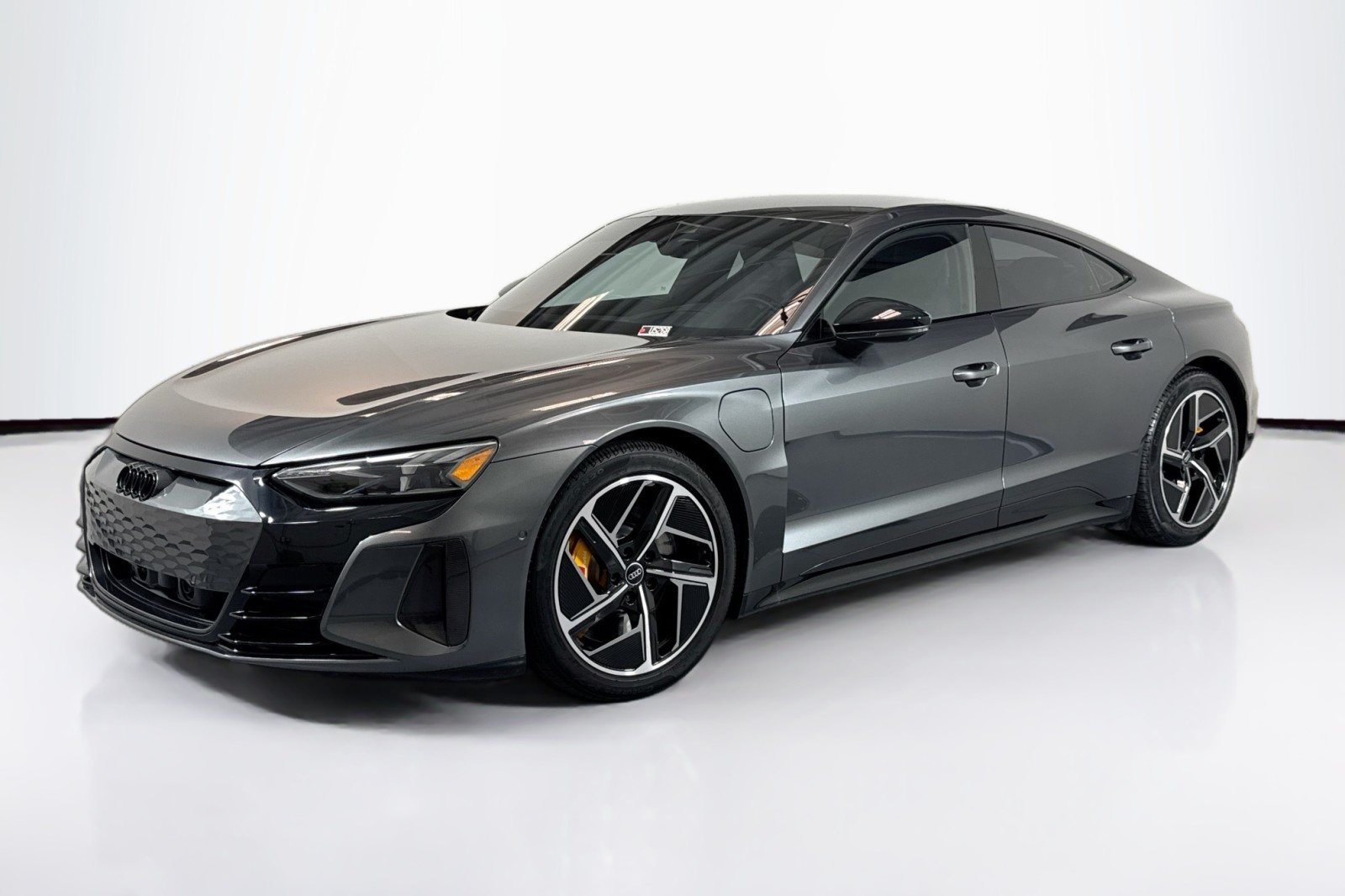 2023 Audi RS e-tron GT Base's photo