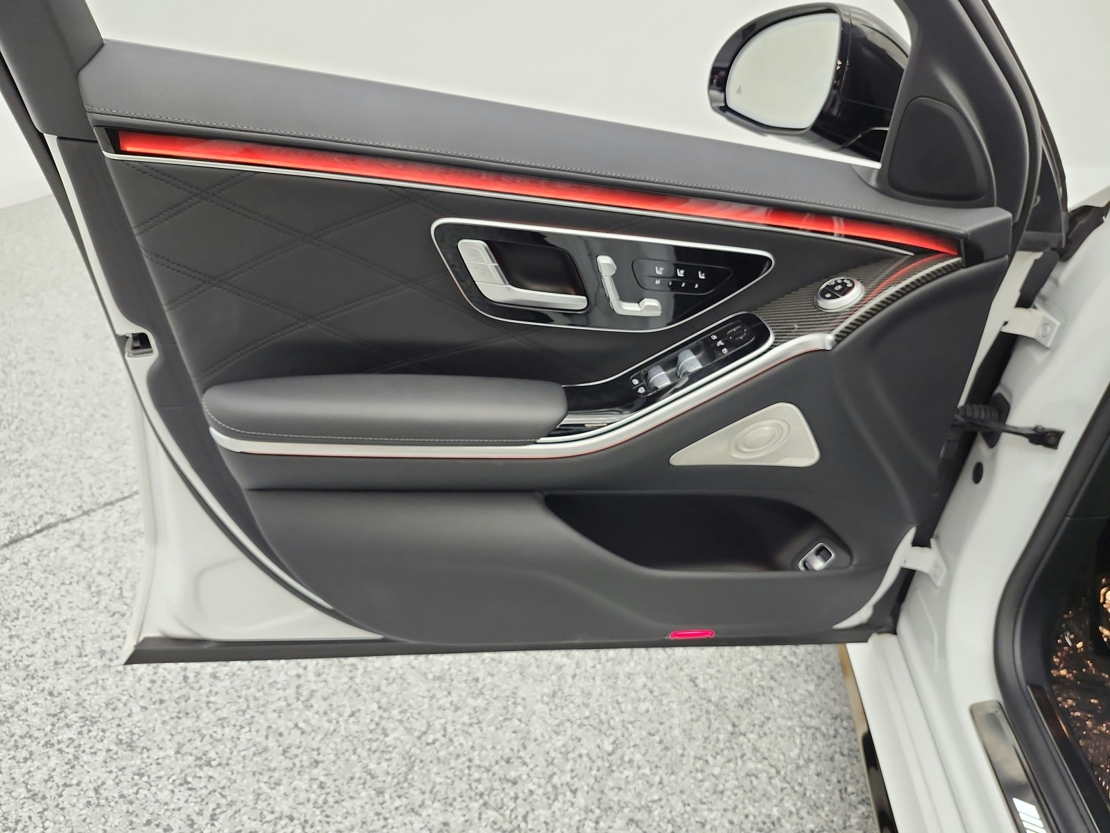 Certified Used 2025 MANUFAKTUR Moonlight White Metallic Mercedes-Benz AMG® S 63 E 4MATIC Sedan image 15