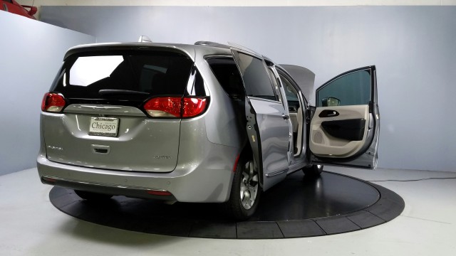 2020 Chrysler Pacifica Limited 14