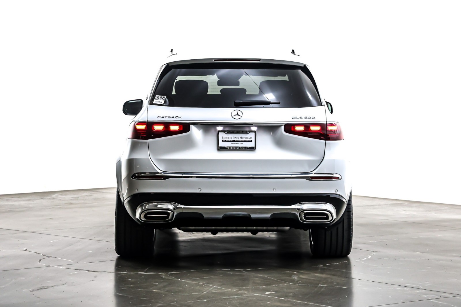 New 2026 MANUFAKTUR Moonlight White Metallic Mercedes-Benz Maybach GLS 600 image 3