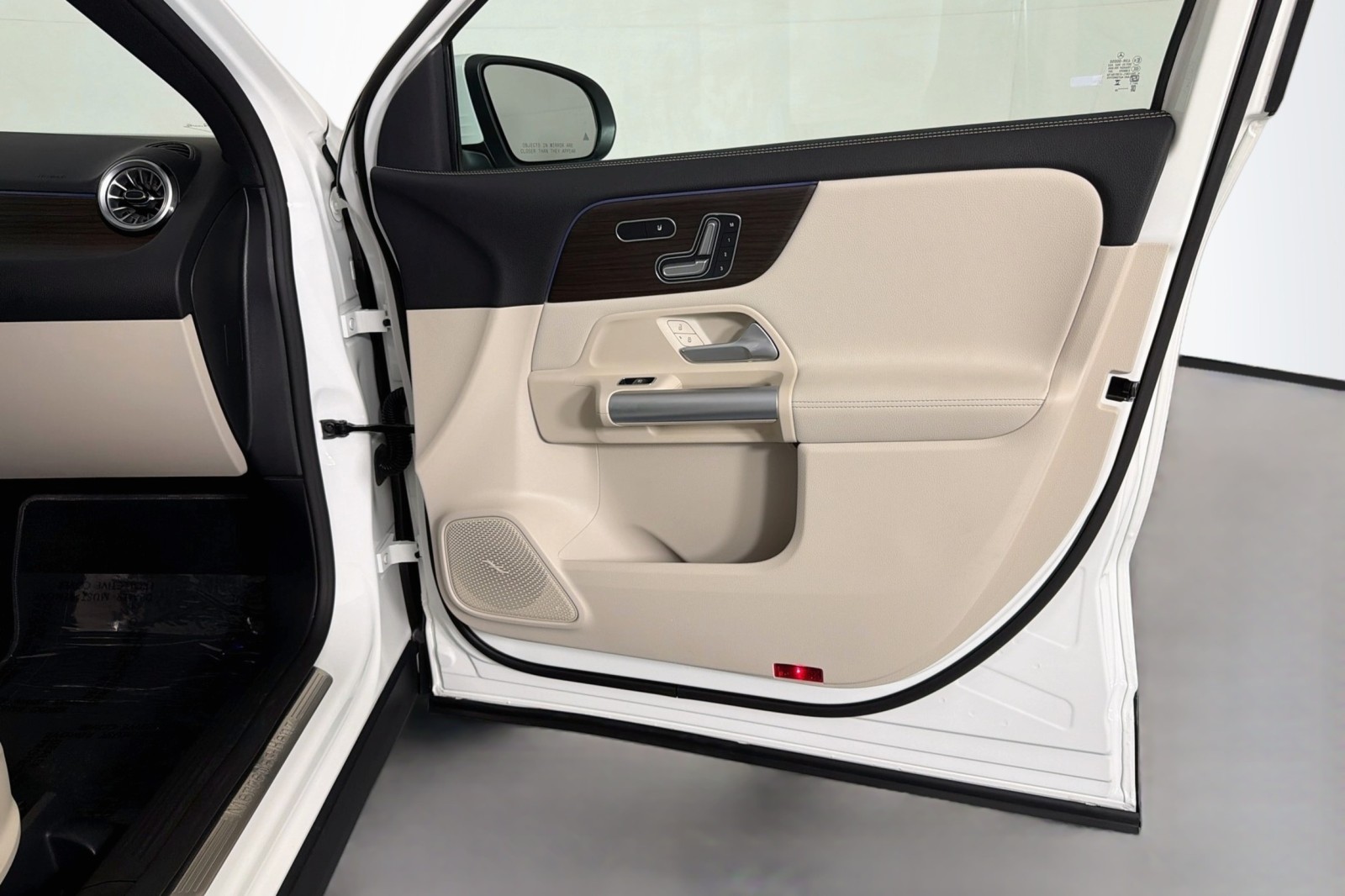 Certified Used 2026 Polar White Mercedes-Benz GLA 250 image 27
