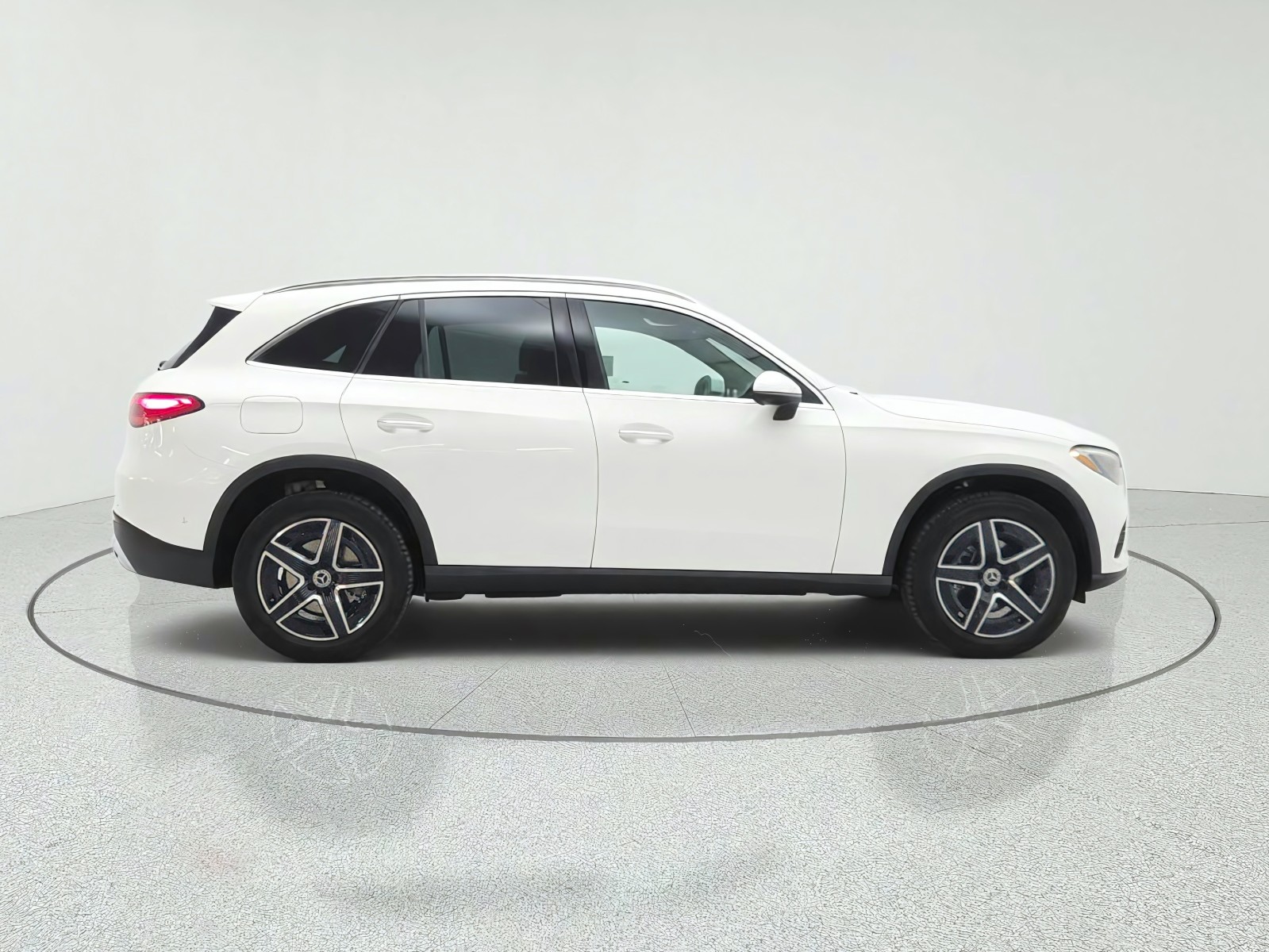 New 2027 Polar White Mercedes-Benz GLC 300 SUV image 4