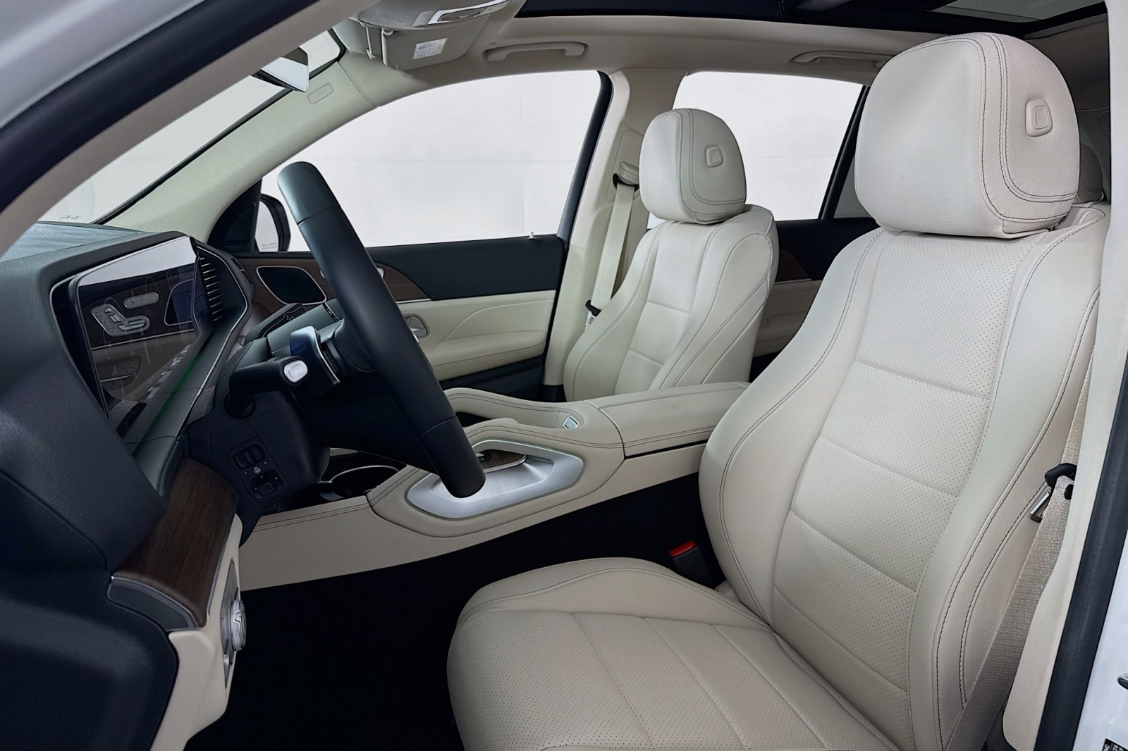 New 2026 Polar White Mercedes-Benz GLE 450 4MATIC® SUV image 16