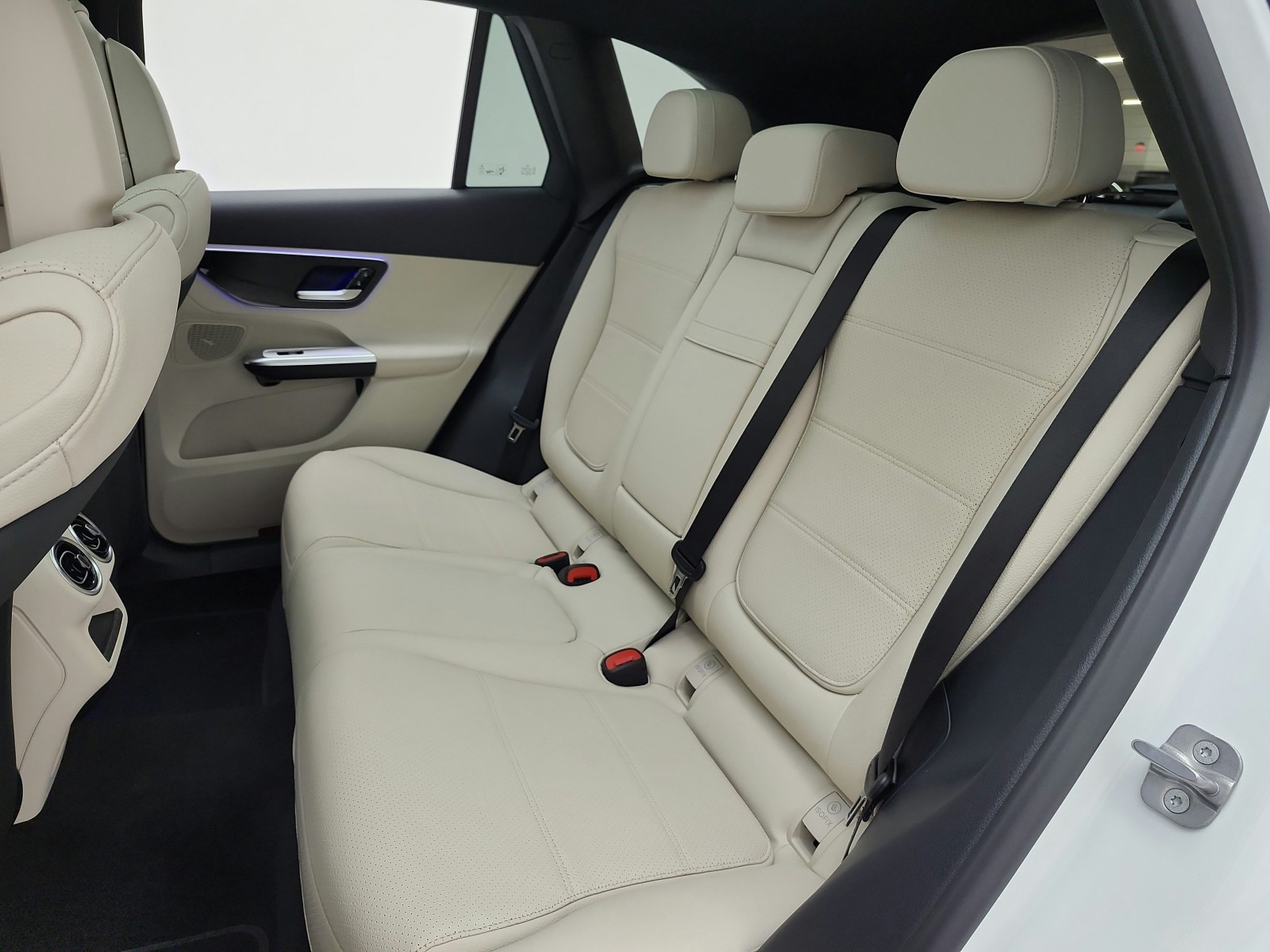 New 2027 Polar White Mercedes-Benz GLC 300 SUV image 11