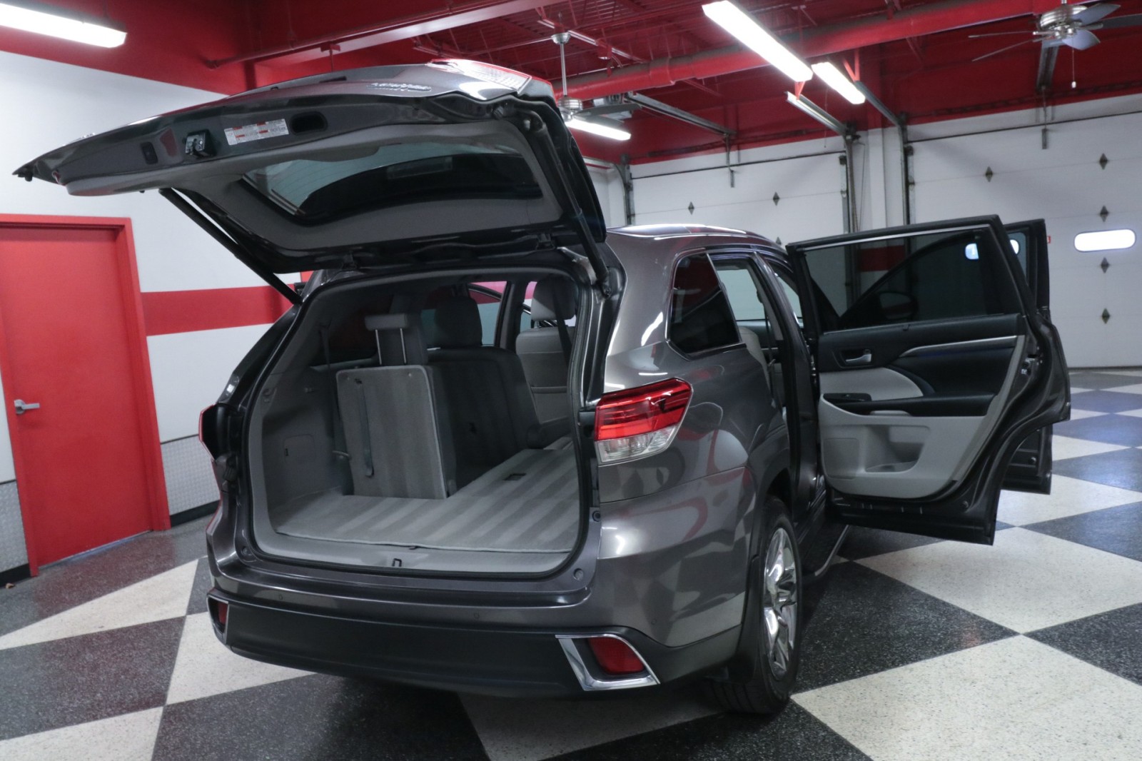 Used Car 2019 Toyota Highlander  Limited Platinum For Sale Under $30,000 In Austin, Texas