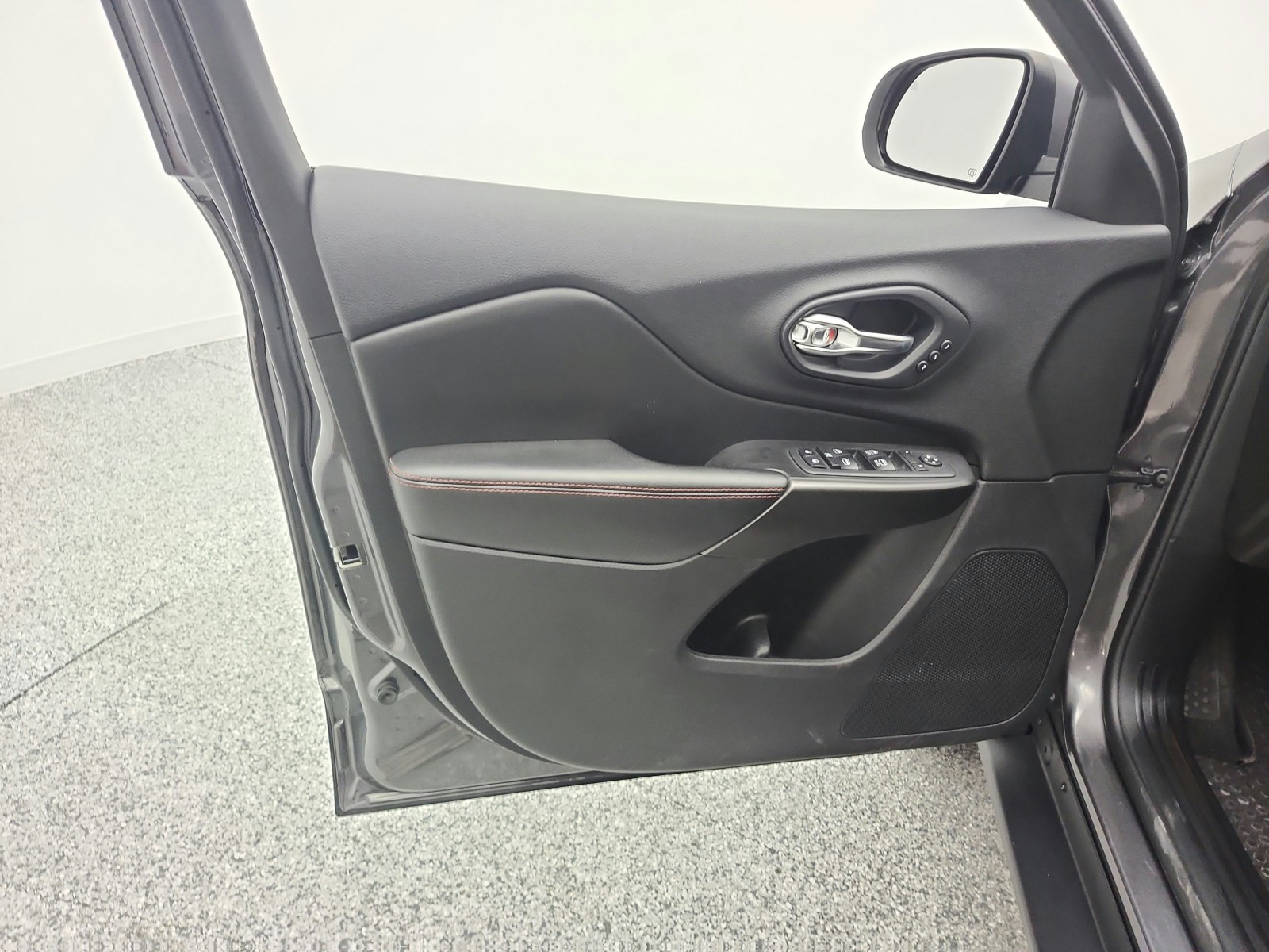 Used 2020 Granite Crystal Metallic Clearcoat Jeep Trailhawk Elite 4x4 image 15