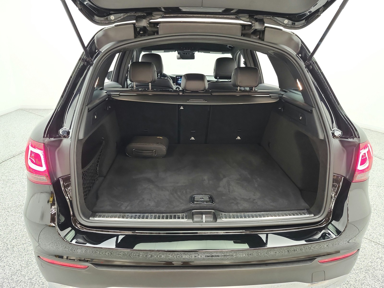 Used 2022 Black Mercedes-Benz GLC 300 SUV image 20