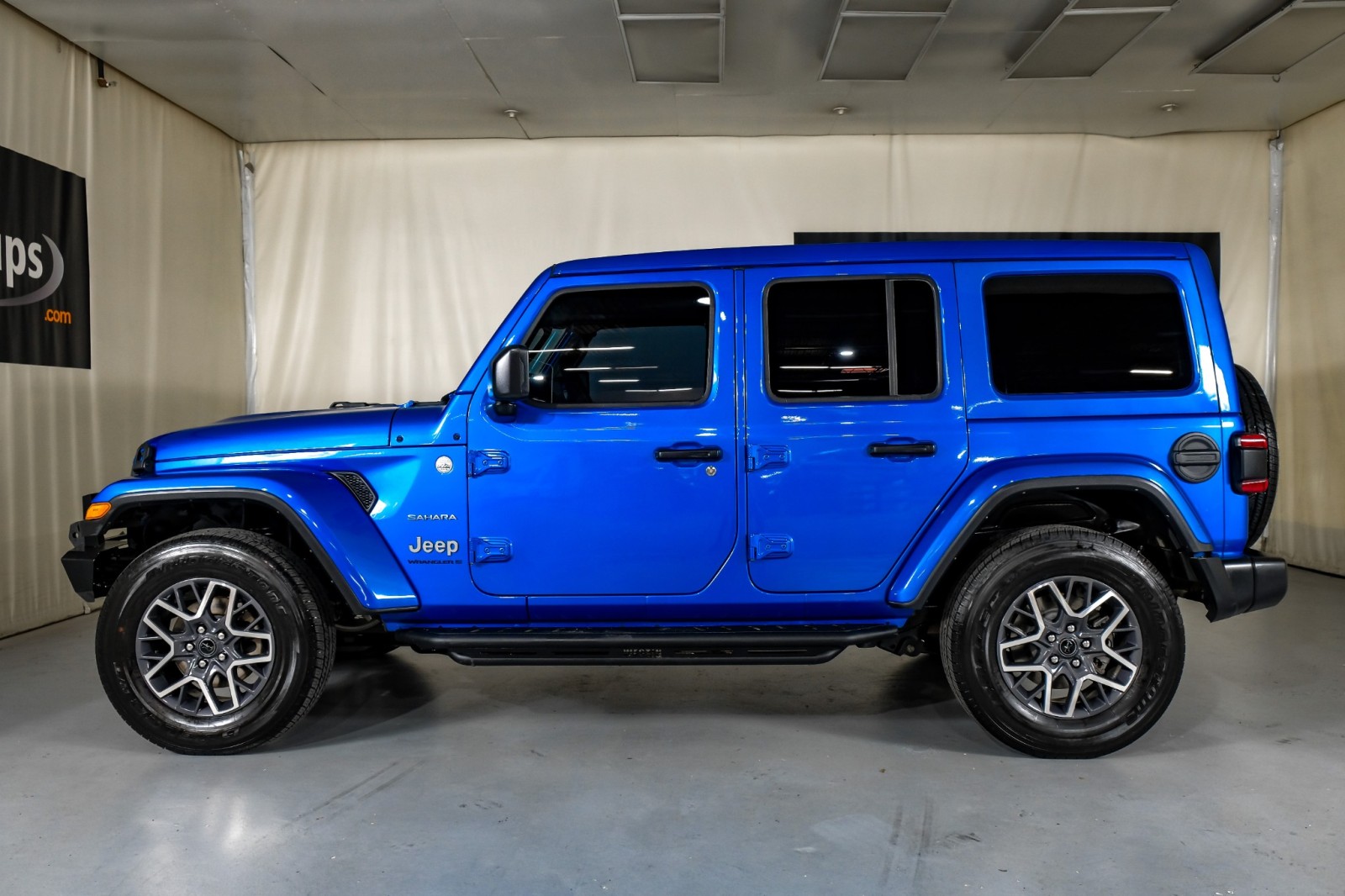 2024 Jeep Wrangler Sahara 11